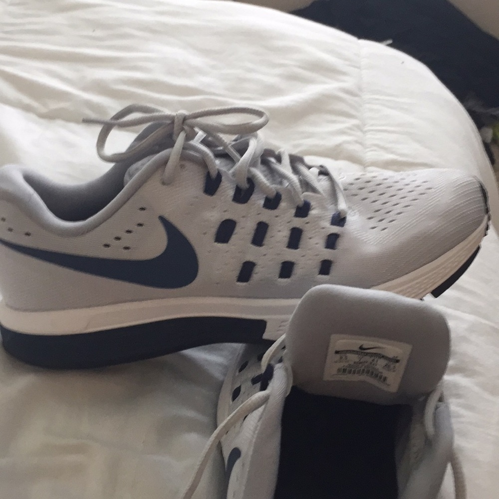 Size 9.5 women’s NIKE shoes